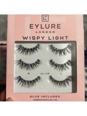 Eylure Wispy Light False Lashes in Black - Pack of 3 Pairs